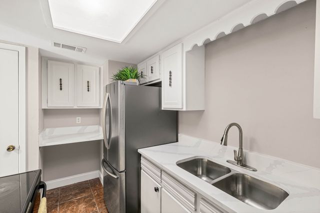 5809 Harvest Hill Road 2055, Dallas, TX 75230