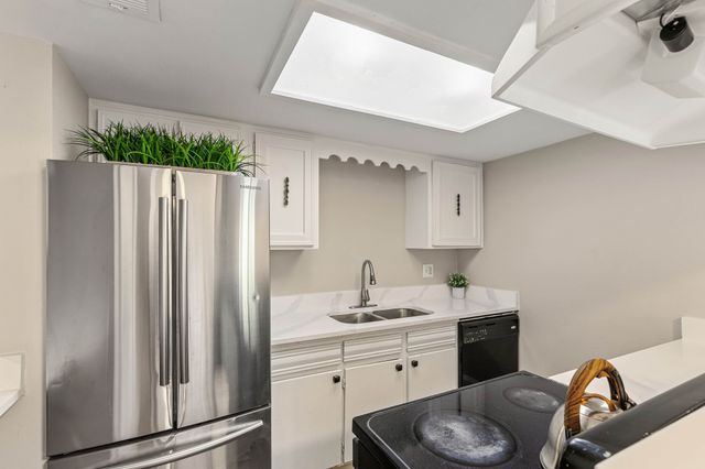 5809 Harvest Hill Road 2055, Dallas, TX 75230