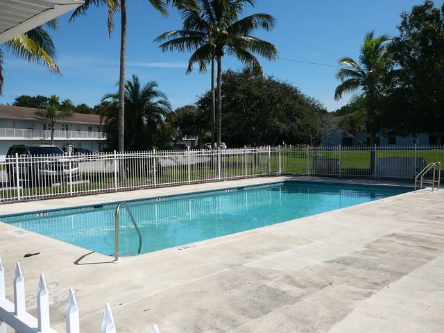 617 Ixoria Avenue, Fort Pierce, FL 34982