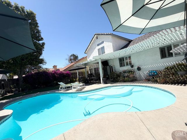 4910 Sanderling Lane, Bakersfield, CA 93312