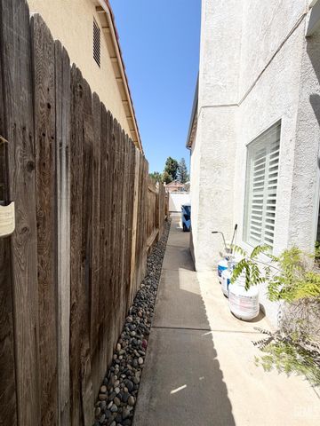 4910 Sanderling Lane, Bakersfield, CA 93312