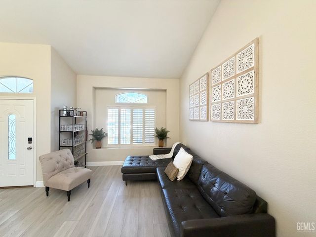 4910 Sanderling Lane, Bakersfield, CA 93312