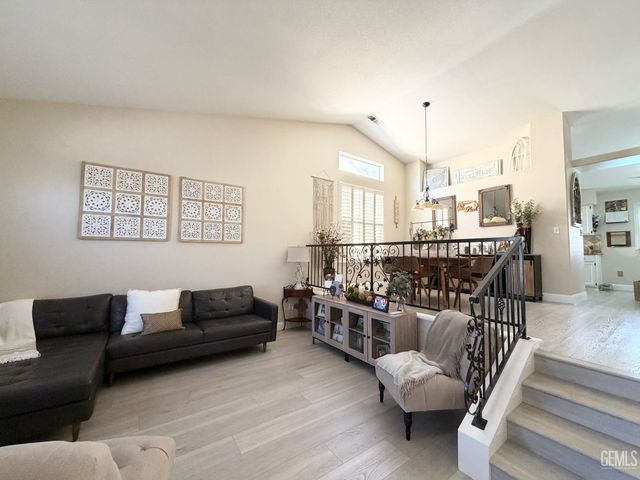 4910 Sanderling Lane, Bakersfield, CA 93312