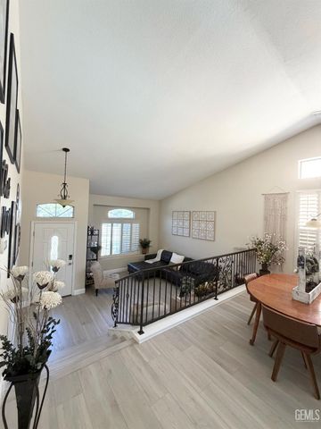 4910 Sanderling Lane, Bakersfield, CA 93312
