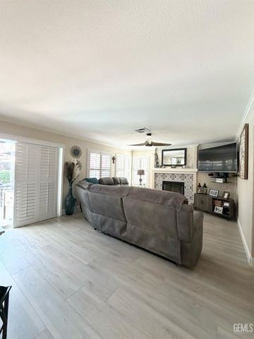 4910 Sanderling Lane, Bakersfield, CA 93312