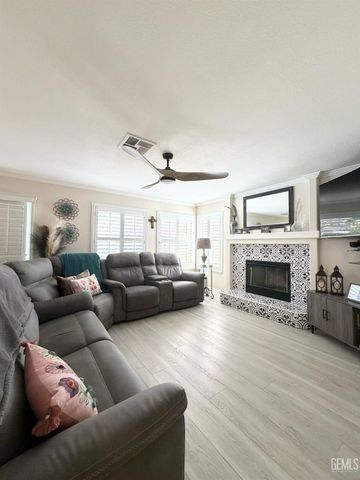 4910 Sanderling Lane, Bakersfield, CA 93312