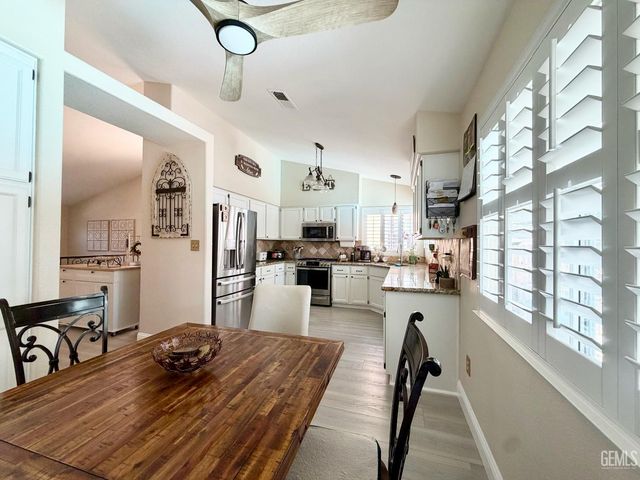 4910 Sanderling Lane, Bakersfield, CA 93312