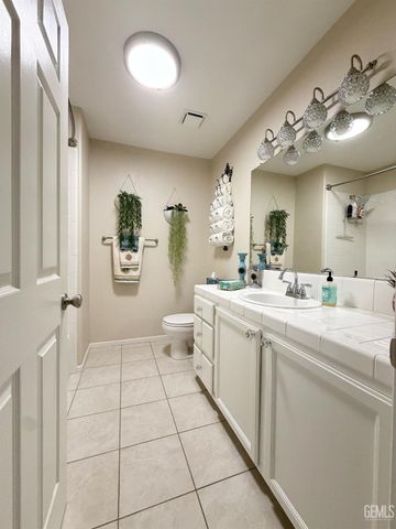 4910 Sanderling Lane, Bakersfield, CA 93312