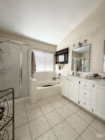 4910 Sanderling Lane, Bakersfield, CA 93312