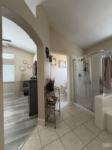 4910 Sanderling Lane, Bakersfield, CA 93312
