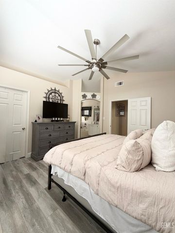 4910 Sanderling Lane, Bakersfield, CA 93312