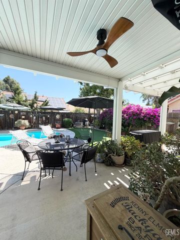 4910 Sanderling Lane, Bakersfield, CA 93312