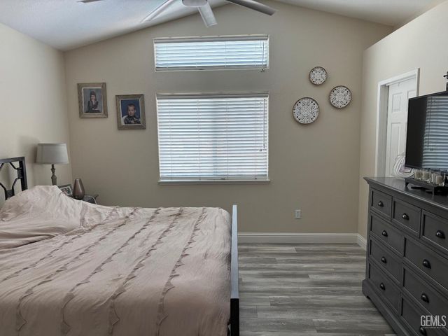 4910 Sanderling Lane, Bakersfield, CA 93312