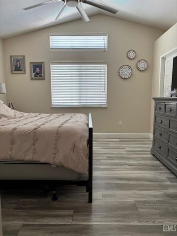 4910 Sanderling Lane, Bakersfield, CA 93312
