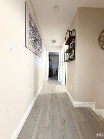 4910 Sanderling Lane, Bakersfield, CA 93312