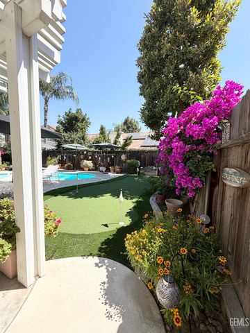 4910 Sanderling Lane, Bakersfield, CA 93312