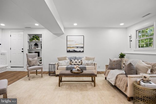 187 S LAKESIDE DR E, Medford, NJ 08055