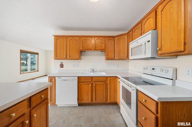 135 COMFORT Way, Washington, IL 61571