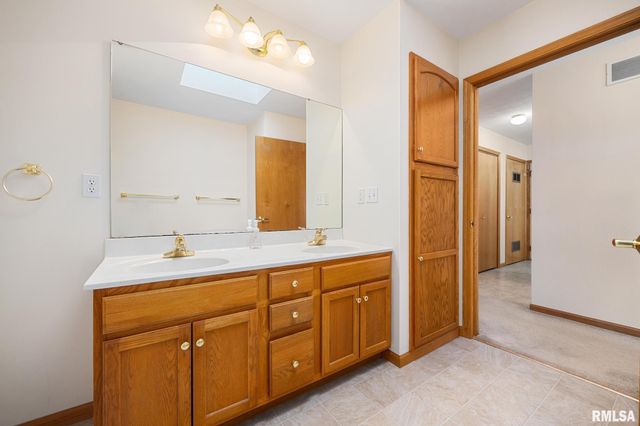 135 COMFORT Way, Washington, IL 61571