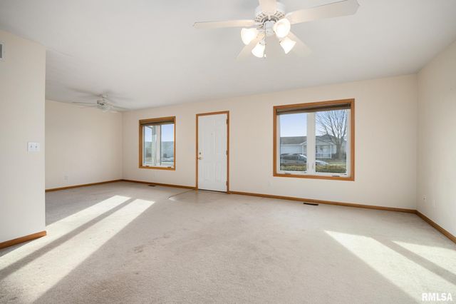 135 COMFORT Way, Washington, IL 61571