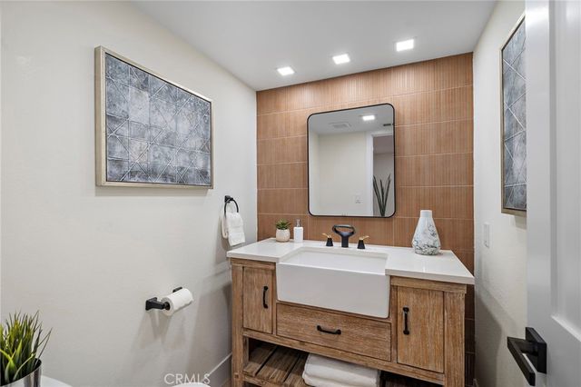 10 Starfall, Irvine, CA 92603