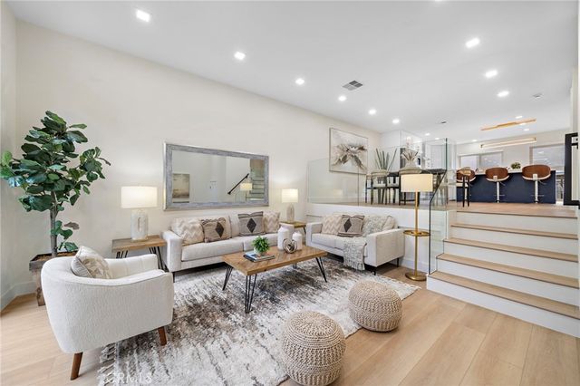 10 Starfall, Irvine, CA 92603