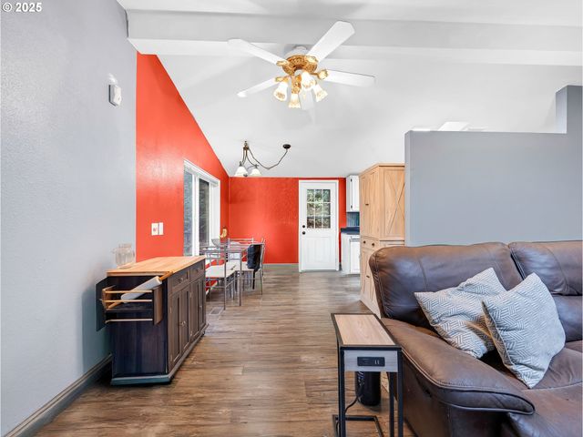 32700 Se LEEWOOD Ln, Boring, OR 97009