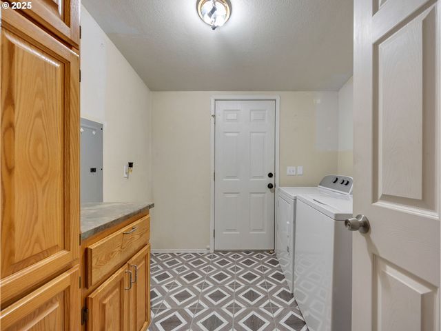 32700 Se LEEWOOD Ln, Boring, OR 97009