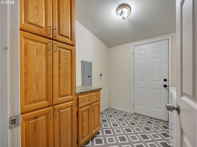 32700 Se LEEWOOD Ln, Boring, OR 97009