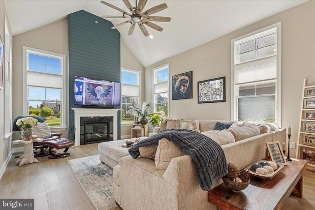 821 GREENWICH DR, Ambler, PA 19002