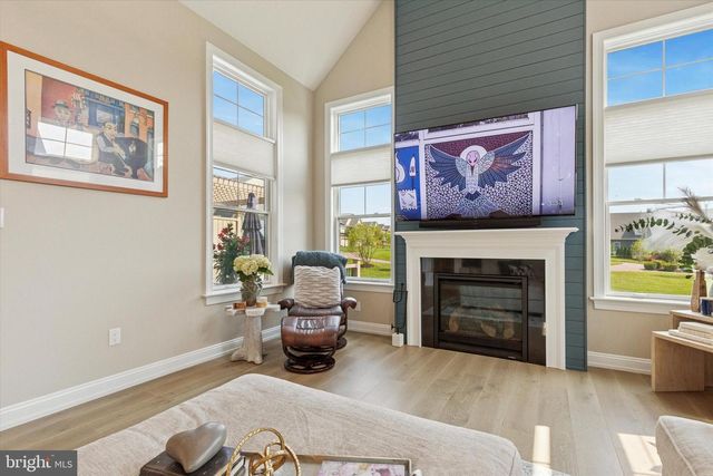 821 GREENWICH DR, Ambler, PA 19002