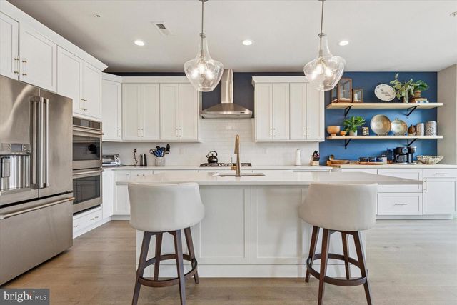 821 GREENWICH DR, Ambler, PA 19002