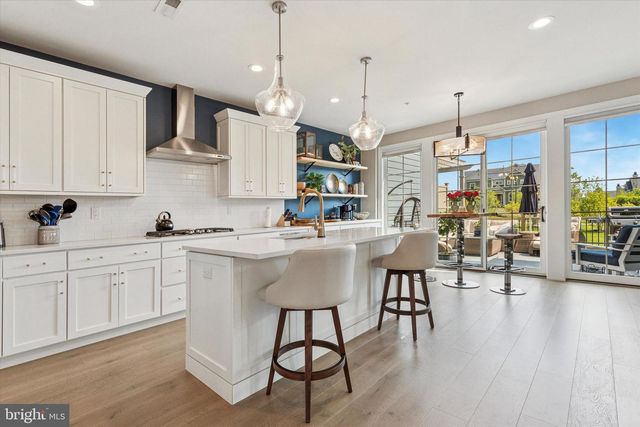 821 GREENWICH DR, Ambler, PA 19002