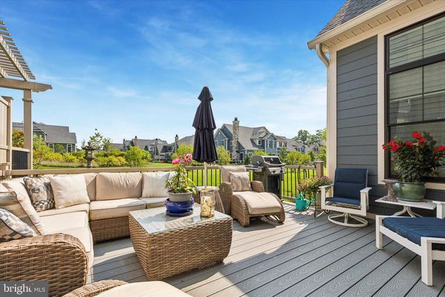 821 GREENWICH DR, Ambler, PA 19002