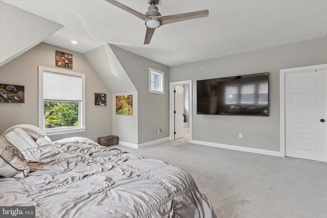 821 GREENWICH DR, Ambler, PA 19002