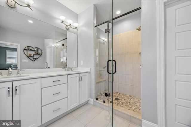 821 GREENWICH DR, Ambler, PA 19002