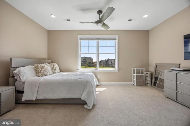 821 GREENWICH DR, Ambler, PA 19002