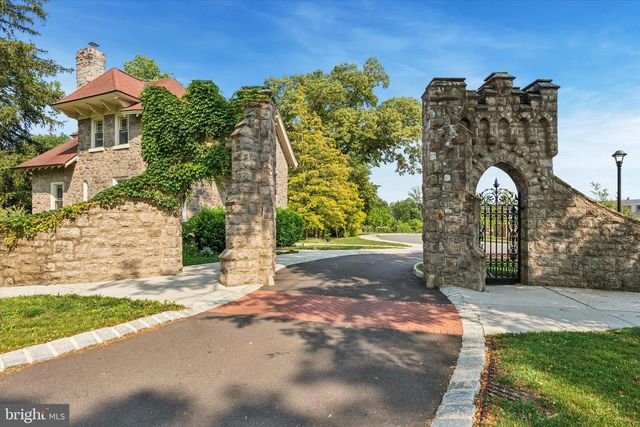 821 GREENWICH DR, Ambler, PA 19002