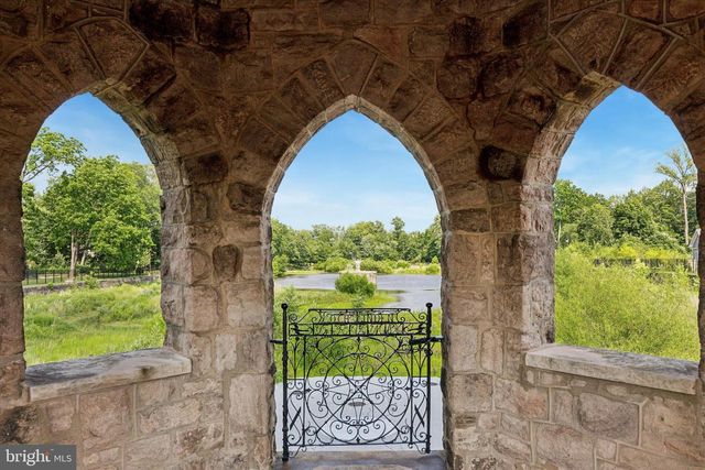 821 GREENWICH DR, Ambler, PA 19002