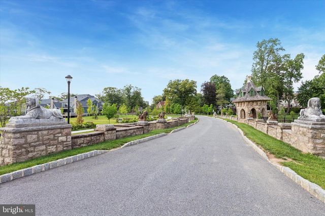 821 GREENWICH DR, Ambler, PA 19002