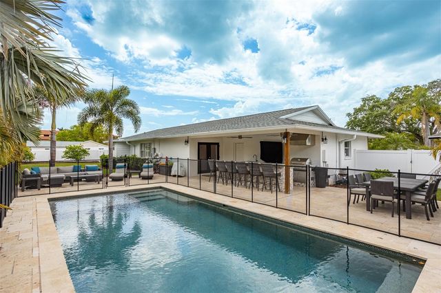 8401 GRANITE PLACE, Tampa, FL 33615