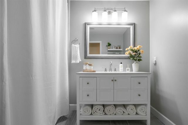 8401 GRANITE PLACE, Tampa, FL 33615