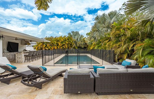 8401 GRANITE PLACE, Tampa, FL 33615