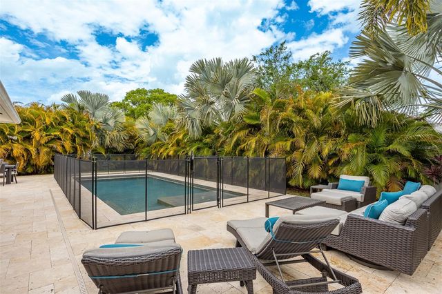 8401 GRANITE PLACE, Tampa, FL 33615