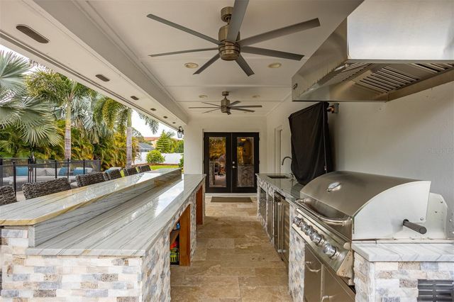 8401 GRANITE PLACE, Tampa, FL 33615