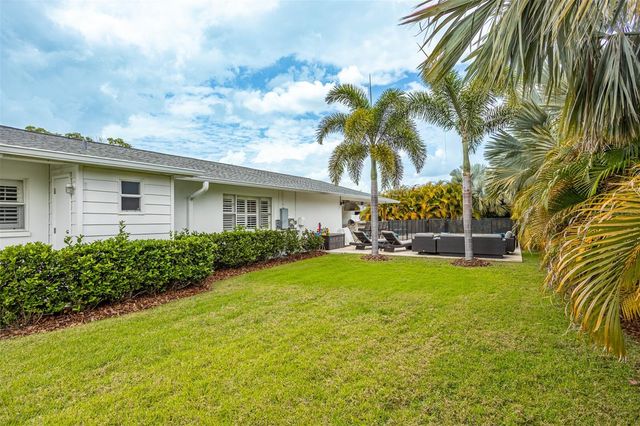 8401 GRANITE PLACE, Tampa, FL 33615