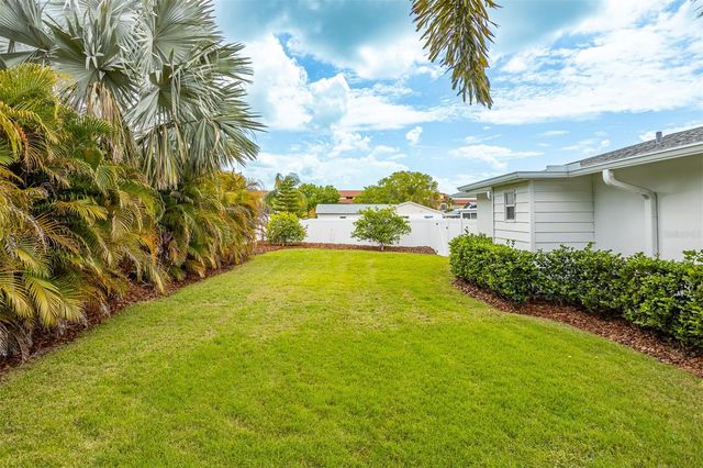 8401 GRANITE PLACE, Tampa, FL 33615