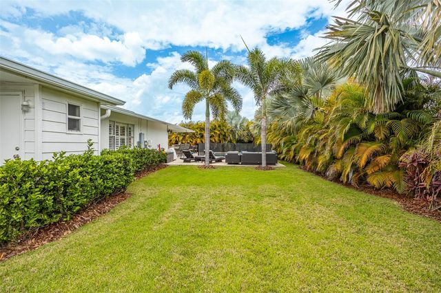 8401 GRANITE PLACE, Tampa, FL 33615