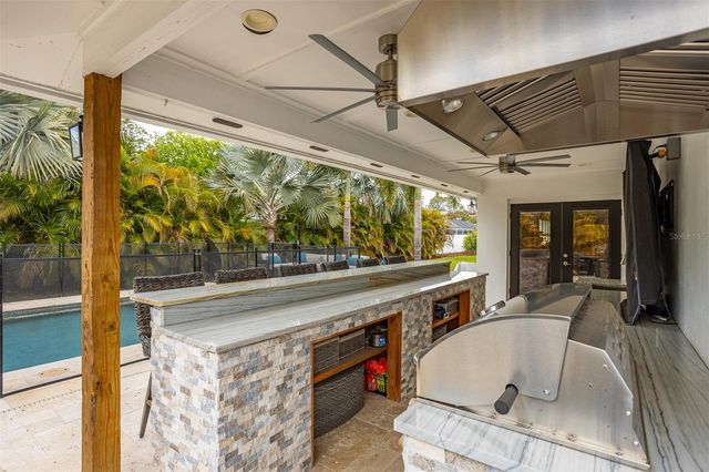 8401 GRANITE PLACE, Tampa, FL 33615