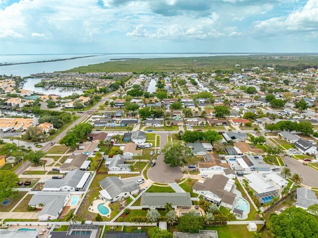 8401 GRANITE PLACE, Tampa, FL 33615